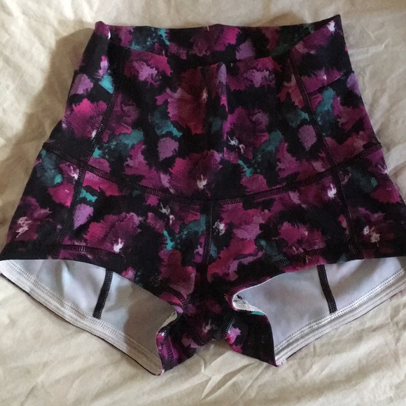 lululemon athletica Pants - Floral Lululemon Roll Down Boogie Shorts